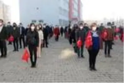 Son Dakika | Yüksekova'da öğretmenlerden şehit meslektaşları için yürüyüş Son Dakika | Yüksekova'da öğretmenlerden şehit meslektaşları için yürüyüş