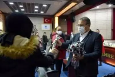 Yunusemre Belediyesi 24 Kasım'da öğretmenleri unutmadı Yunusemre Belediyesi 24 Kasım'da öğretmenleri unutmadı