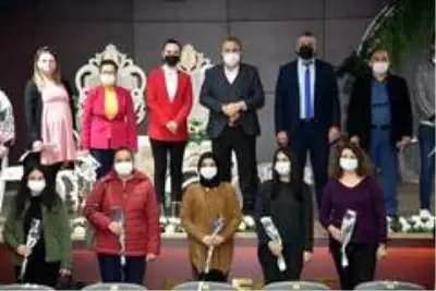 Yunusemre Belediyesi 24 Kasım'da öğretmenleri unutmadı Yunusemre Belediyesi 24 Kasım'da öğretmenleri unutmadı