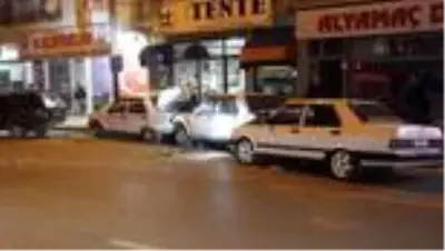 Zincirleme trafik kazası: 2 yaralı Zincirleme trafik kazası: 2 yaralı