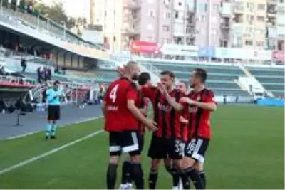 Denizlispor, 4. turunda sahasında, Turgutluspor'a 2-1 yenildi Denizlispor, 4. turunda sahasında, Turgutluspor'a 2-1 yenildi