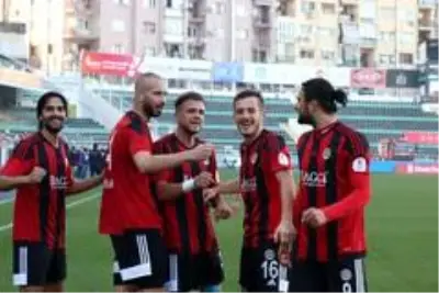 Denizlispor, 4. turunda sahasında, Turgutluspor'a 2-1 yenildi Denizlispor, 4. turunda sahasında, Turgutluspor'a 2-1 yenildi