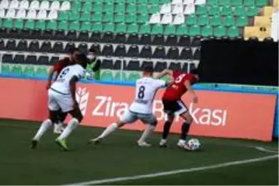 Denizlispor, 4. turunda sahasında, Turgutluspor'a 2-1 yenildi Denizlispor, 4. turunda sahasında, Turgutluspor'a 2-1 yenildi