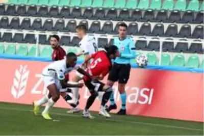 Denizlispor, 4. turunda sahasında, Turgutluspor'a 2-1 yenildi Denizlispor, 4. turunda sahasında, Turgutluspor'a 2-1 yenildi