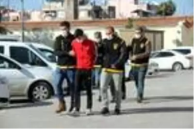 Son Dakika | 3 bilezik gasbeden zanlıya evin anahtarını gelinin kardeşi vermiş Son Dakika | 3 bilezik gasbeden zanlıya evin anahtarını gelinin kardeşi vermiş