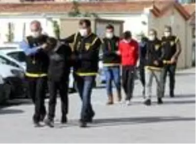 Son Dakika | 3 bilezik gasbeden zanlıya evin anahtarını gelinin kardeşi vermiş Son Dakika | 3 bilezik gasbeden zanlıya evin anahtarını gelinin kardeşi vermiş