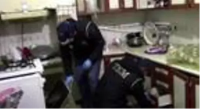 Afyonkarahisar'da Iraklı 2 DEAŞ şüphelisi yakalandı (2) Afyonkarahisar'da Iraklı 2 DEAŞ şüphelisi yakalandı (2)