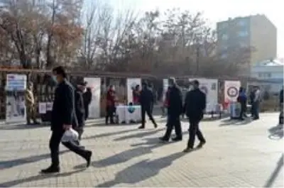 Son dakika: Ağrı'da Kadına Yönelik Şiddetle Mücadele Günü'nde stantlar kuruldu Son dakika: Ağrı'da Kadına Yönelik Şiddetle Mücadele Günü'nde stantlar kuruldu