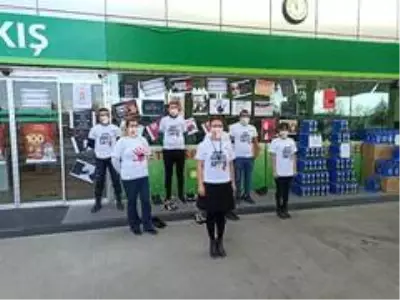Akaryakıt istasyonunda kadına şiddete tepki Akaryakıt istasyonunda kadına şiddete tepki