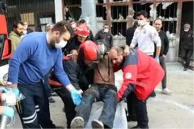 Alevlere teslim olan dükkandan tuvalete sığınarak kurtuldu Alevlere teslim olan dükkandan tuvalete sığınarak kurtuldu