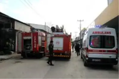 Alevlere teslim olan dükkandan tuvalete sığınarak kurtuldu Alevlere teslim olan dükkandan tuvalete sığınarak kurtuldu