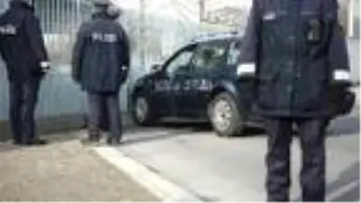 Almanya'da başbakanlık binasına araçlı saldırı girişimi Almanya'da başbakanlık binasına araçlı saldırı girişimi