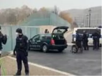 Almanya'da başbakanlık binasına araçlı saldırı girişimi Almanya'da başbakanlık binasına araçlı saldırı girişimi