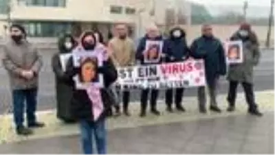 Almanya'da PKK tarafından kızı kaçırılan anne eylemini sürdürüyor Almanya'da PKK tarafından kızı kaçırılan anne eylemini sürdürüyor