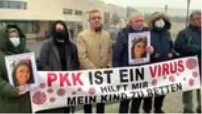 Almanya'da PKK tarafından kızı kaçırılan anne eylemini sürdürüyor Almanya'da PKK tarafından kızı kaçırılan anne eylemini sürdürüyor