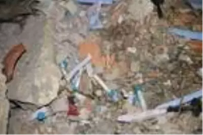 Ankara'da korona paniği! Mahalle arasında bulunan atık tahlil tüpleri vatandaşı tedirgin etti Ankara'da korona paniği! Mahalle arasında bulunan atık tahlil tüpleri vatandaşı tedirgin etti