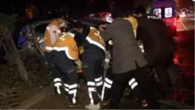 Ankara'da sıkışmalı trafik kazası: 2 yaralı Ankara'da sıkışmalı trafik kazası: 2 yaralı