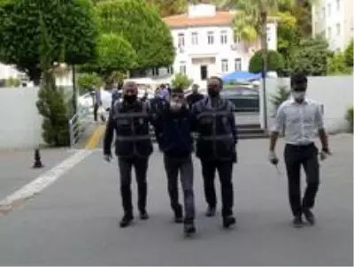 Son dakika haber | Antalya'da kafelere dadanan 2 şüpheli, 10 iş yerinin bahşiş kutusunu çaldı Son dakika haber | Antalya'da kafelere dadanan 2 şüpheli, 10 iş yerinin bahşiş kutusunu çaldı