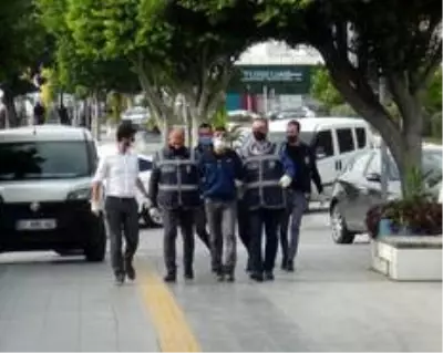 Son dakika haber | Antalya'da kafelere dadanan 2 şüpheli, 10 iş yerinin bahşiş kutusunu çaldı Son dakika haber | Antalya'da kafelere dadanan 2 şüpheli, 10 iş yerinin bahşiş kutusunu çaldı