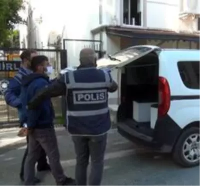Son dakika haber | Antalya'da kafelere dadanan 2 şüpheli, 10 iş yerinin bahşiş kutusunu çaldı Son dakika haber | Antalya'da kafelere dadanan 2 şüpheli, 10 iş yerinin bahşiş kutusunu çaldı