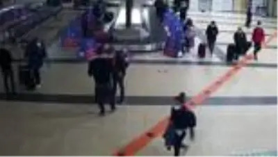 Antalya Havalimanı'nda cevizin içinde uyuşturucu ele geçirildi Antalya Havalimanı'nda cevizin içinde uyuşturucu ele geçirildi