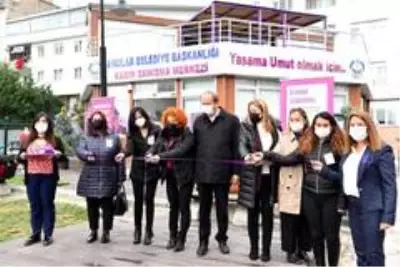 Avcılar'da kadınlar için zeytin ağaçları dikildi Avcılar'da kadınlar için zeytin ağaçları dikildi