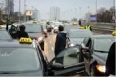 Son dakika haberi... Avusturya'da taksicilerden hükümet karşısı protesto Son dakika haberi... Avusturya'da taksicilerden hükümet karşısı protesto