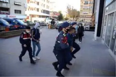 Aydın merkezli 3 ilde göçmen kaçakçılığı operasyonu Aydın merkezli 3 ilde göçmen kaçakçılığı operasyonu