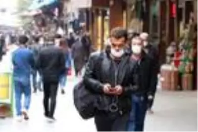 Bakan Koca'nın vakaların arttığını söylediği Gaziantep'te tedbirlere uyulmuyor Bakan Koca'nın vakaların arttığını söylediği Gaziantep'te tedbirlere uyulmuyor