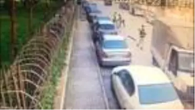 Bakırköy'de işçi gibi giyinip 2 bin 200 metre kabloyu böyle çaldılar Bakırköy'de işçi gibi giyinip 2 bin 200 metre kabloyu böyle çaldılar