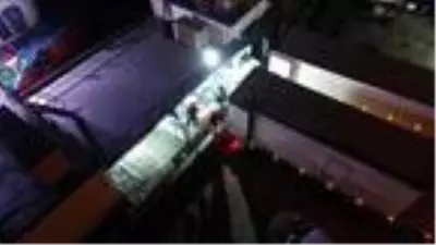 Balıkçılar yüzlerce kasa hamsiyle döndü Balıkçılar yüzlerce kasa hamsiyle döndü