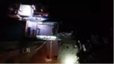 Balıkçılar yüzlerce kasa hamsiyle döndü Balıkçılar yüzlerce kasa hamsiyle döndü