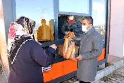 Başkan Say, halk ekmek satışını yerinde inceledi Başkan Say, halk ekmek satışını yerinde inceledi