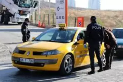 Başkent'te uyuşturucu satıcılarına fırsat tanınmıyor Başkent'te uyuşturucu satıcılarına fırsat tanınmıyor