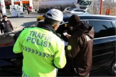Başkent'te uyuşturucu satıcılarına fırsat tanınmıyor Başkent'te uyuşturucu satıcılarına fırsat tanınmıyor