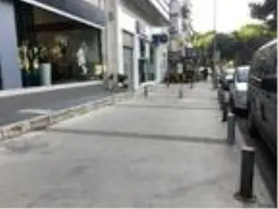 Bebek arabasıyla giderken yerdeki para dolu cüzdanı alıp, kaçtı Bebek arabasıyla giderken yerdeki para dolu cüzdanı alıp, kaçtı