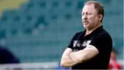 Beşiktaş Teknik Direktörü Sergen Yalçın, Fenerbahçe derbisiyle kariyer rekorunu kıracak Beşiktaş Teknik Direktörü Sergen Yalçın, Fenerbahçe derbisiyle kariyer rekorunu kıracak