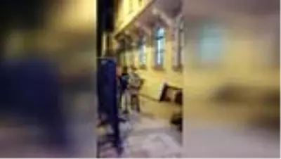 Beyoğlu'nda korsan otoparkçılık yapan şüpheli yakalandı Beyoğlu'nda korsan otoparkçılık yapan şüpheli yakalandı