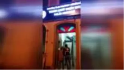 Beyoğlu'nda korsan otoparkçılık yapan şüpheli yakalandı Beyoğlu'nda korsan otoparkçılık yapan şüpheli yakalandı