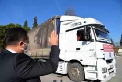 Bilecik'ten yardım tırı İzmir'e uğurlandı Bilecik'ten yardım tırı İzmir'e uğurlandı