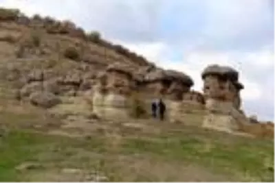Son dakika haberi | Bingöl'de 'külahlı taşlar'ın turizme kazandırılması isteniyor Son dakika haberi | Bingöl'de 'külahlı taşlar'ın turizme kazandırılması isteniyor