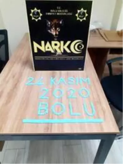 Bolu'da 401 adet uyuşturucu ile yakalanan şahıs adliyeye sevk edildi Bolu'da 401 adet uyuşturucu ile yakalanan şahıs adliyeye sevk edildi