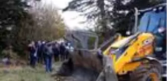 Çevre Ve Şehircilik Müdürlüğü: Bolu'da yaylada izinsiz çekilen tel örgü ve çitler yıkıldı Çevre Ve Şehircilik Müdürlüğü: Bolu'da yaylada izinsiz çekilen tel örgü ve çitler yıkıldı