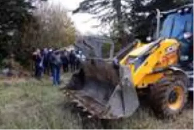 Bolu'da yaylada izinsiz çekilen tel örgü ve çitler yıkıldı Bolu'da yaylada izinsiz çekilen tel örgü ve çitler yıkıldı