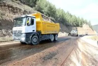Burdur ve Isparta Valilerinden yol incelemesi Burdur ve Isparta Valilerinden yol incelemesi