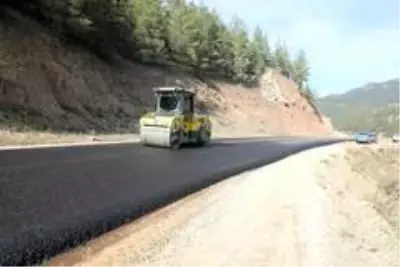 Burdur ve Isparta Valilerinden yol incelemesi Burdur ve Isparta Valilerinden yol incelemesi