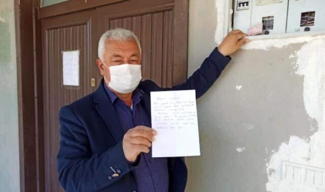 Camide cihazlarını şarj ettiği eden gazeteci not ve para bırakıp 'helallik' istedi Camide cihazlarını şarj ettiği eden gazeteci not ve para bırakıp 'helallik' istedi