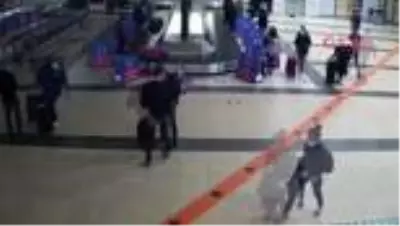 Ceviz içine gizlediği uyuşturucu ile havalimanında yakalandı Ceviz içine gizlediği uyuşturucu ile havalimanında yakalandı