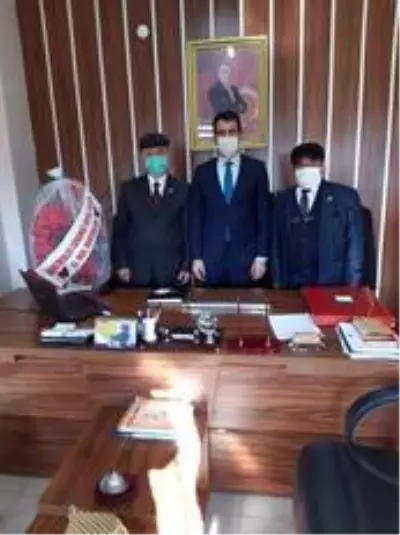 Çifteler'de muhtarların Öğretmenler Günü ziyaretleri Çifteler'de muhtarların Öğretmenler Günü ziyaretleri