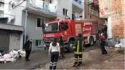 Son dakika haber... Çıkan yangında 1 kişi dumandan etkilenerek hastaneye kaldırıldı Son dakika haber... Çıkan yangında 1 kişi dumandan etkilenerek hastaneye kaldırıldı